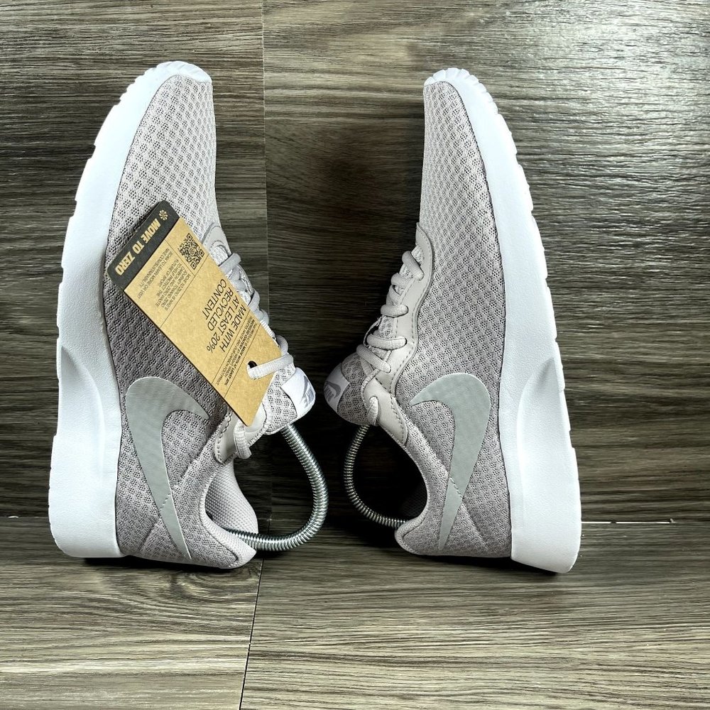 Nike Tanjun Women's Taupe Grey Running Shoes Size 10 NWT - Picture 6 of 9